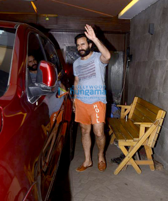 saif ali khan spotted at a clinic in bandra 3