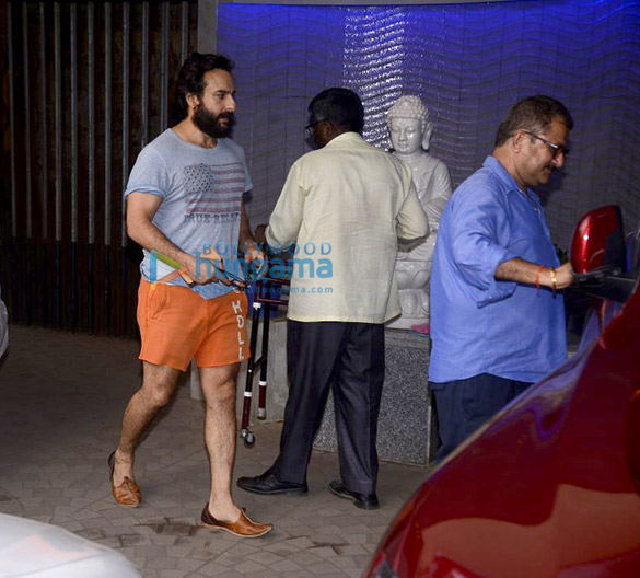 saif ali khan spotted at a clinic in bandra 4