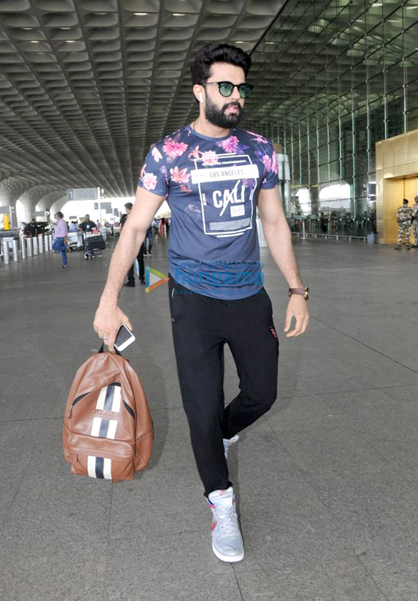 salman khan aishwarya rai bachchan jacqueline fernandez and others snapped at the airport 005 9