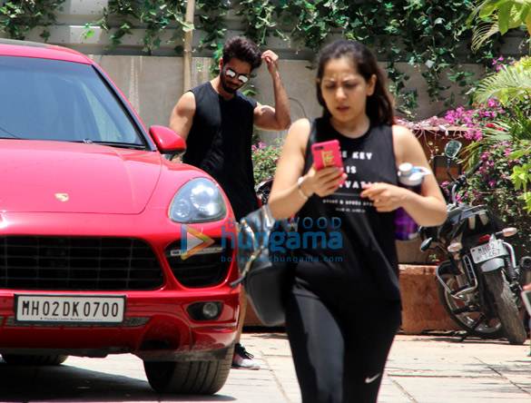 shahid kapoor and rhea chakraborty spotted at gym in bandra 3