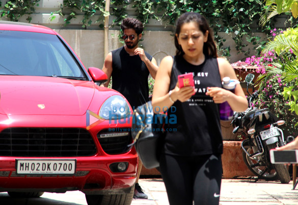 shahid kapoor and rhea chakraborty spotted at gym in bandra 5