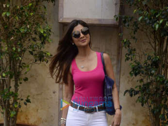 Shilpa Shetty snapped at the Radio City office in Bandra
