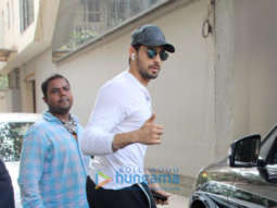 Sidharth Malhotra snapped in Khar