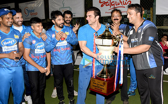 sohail khan arbaaz khan and others grace the finals of the box bowl out xeries 4