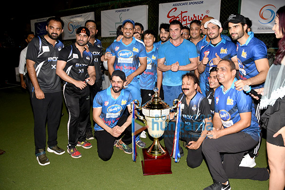 sohail khan arbaaz khan and others grace the finals of the box bowl out xeries 6