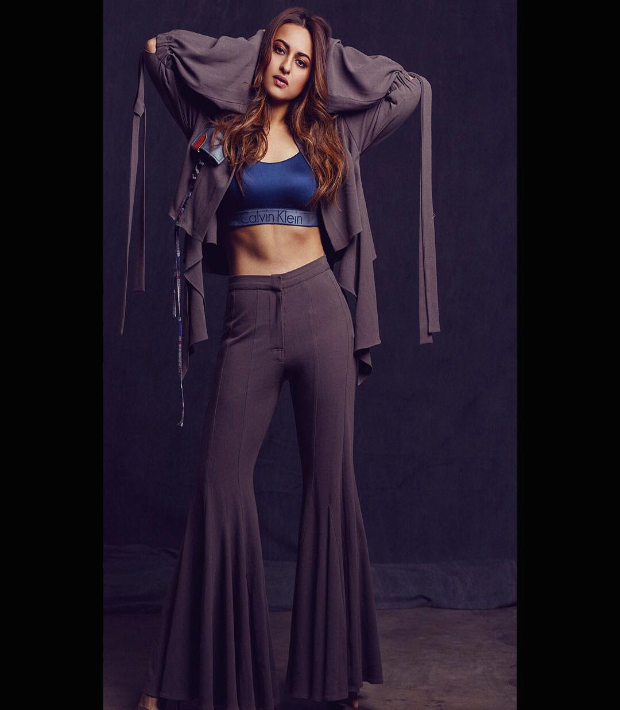 620px x 710px - Athleisure jacket, flared pants and those fabulous ABS â€“ Sonakshi Sinha is  a hoot! : Bollywood News - Bollywood Hungama