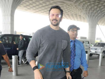 Sonam Kapoor Ahuja, Karisma Kapoor and others snapped at the airport