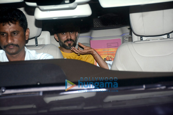 sonam kapoor ahuja and anand ahuja spotted after dinner in bandra 6