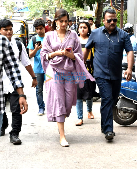sonam kapoor snapped at veere di wedding promotions 4