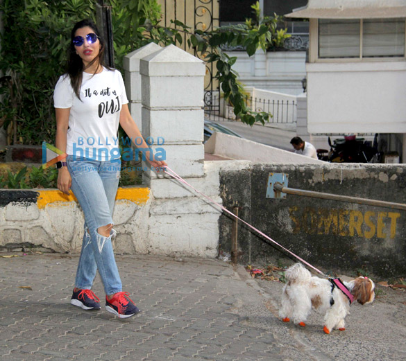 sophie choudry snapped at pali hill in bandra 2