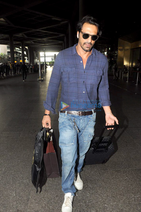 sunny leone kangana ranaut and others snapped at the airport 6