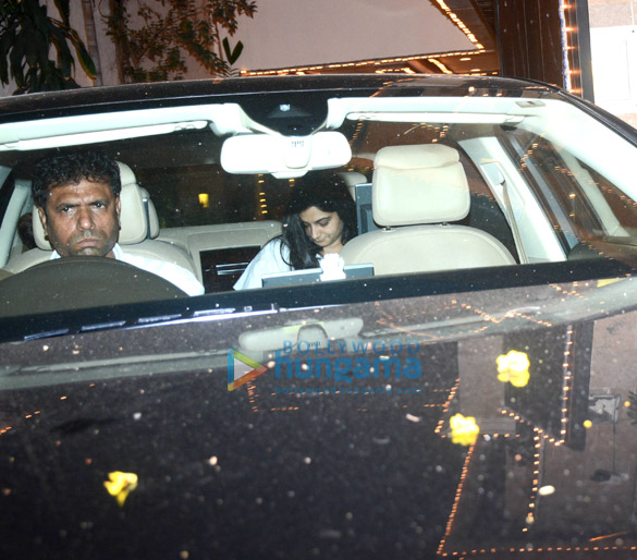swara bhaskar and rhea kapoor spotted at anil kapoors home at juhu 5