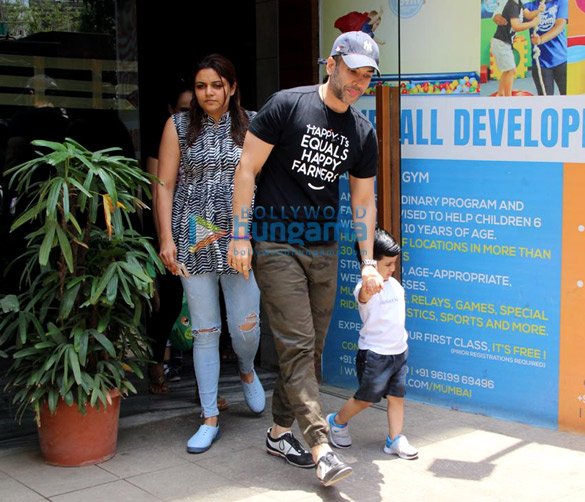tusshar kapoor spotted at laksshya kapoors playschool 6