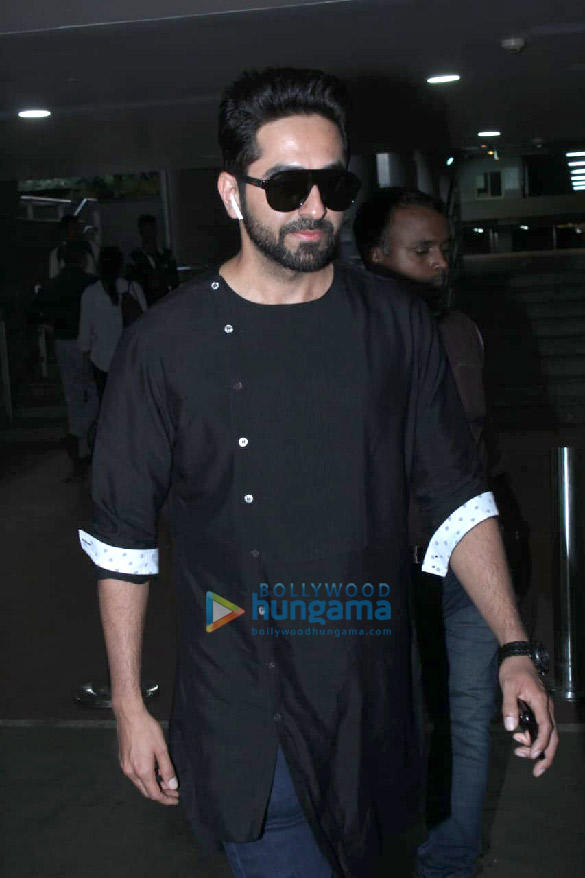 twinkle khanna prachi desai and ayushmann khurrana snapped at the airport 3