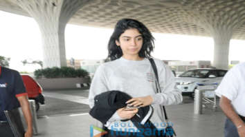 Vaani Kapoor, Karisma Kapoor and others snapped at the airport