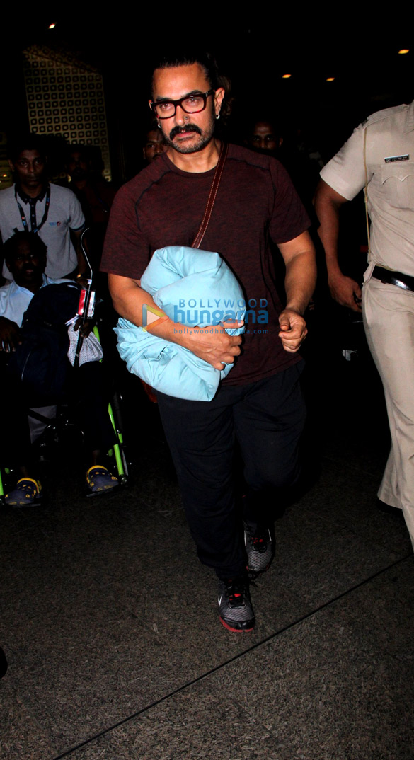 aamir khan karan johar david dhawan and others snapped at the airport 1