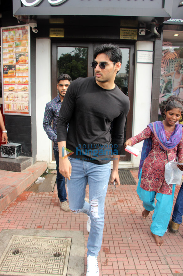 ahan shetty spotted at bastian in bandra 3