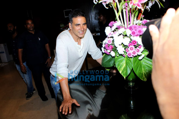 akshay kumar snapped at svarn saathi launch at novotel hotel in juhu 3