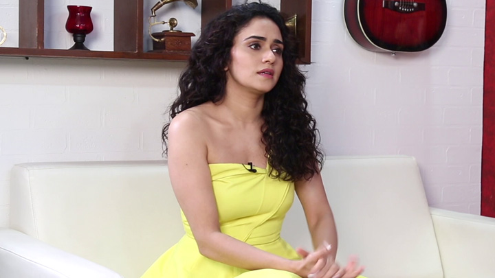 Amruta Khanvilkar: “I have never-ever done a BOLD role as such” | ‘Damaged’ by Hungama Amruta Khanvilkar: “I have never-ever done a BOLD role as such” | ‘Damaged’ by Hungama