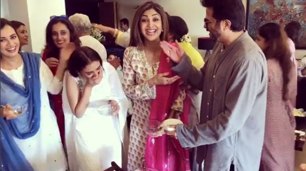 WATCH: Anil Kapoor pokes fun at Shilpa Shetty while she tries to binge ...