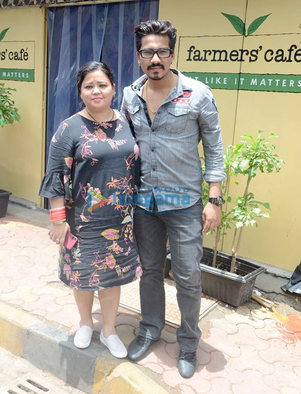 Bharti Singh, Haarsh Limbachiyaa spotted outside a cafe in Bandra