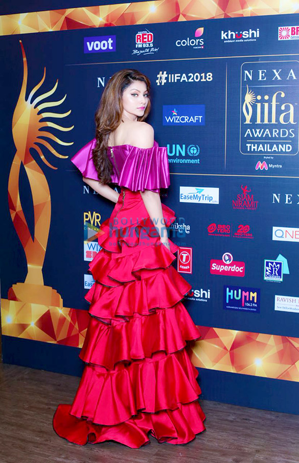 bobby deol and urvashi rautela snapped at osians cinematic heritage celebrations at iifa 20182 5