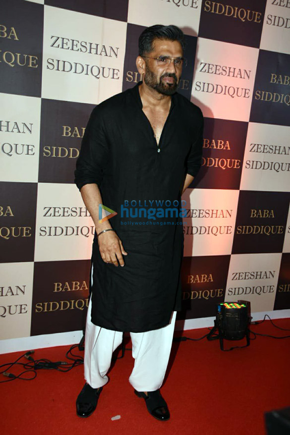celebs grace baba siddiques iftar party1 1