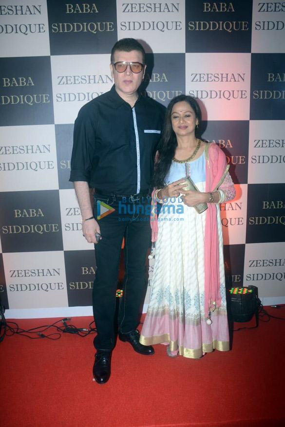 celebs grace baba siddiques iftar party4 6