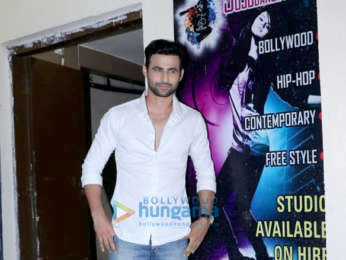 Celebs grace the special screening of Race 3