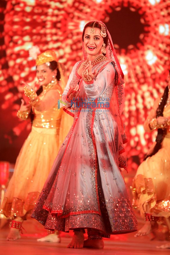dia mirza urvashi rautela and nagma grace nawab of kurnool adnan ul mulk nida farooquis mehendi musical night 3