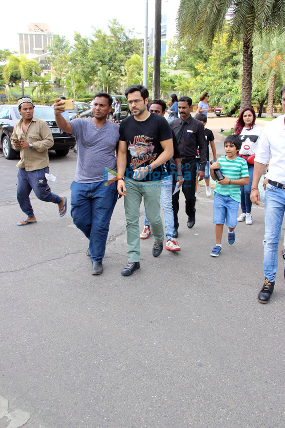 emraan hashmi spotted at bkc with family 4