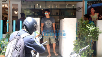 Farhan Akhtar spotted with family at BBlunt salon in Bandra