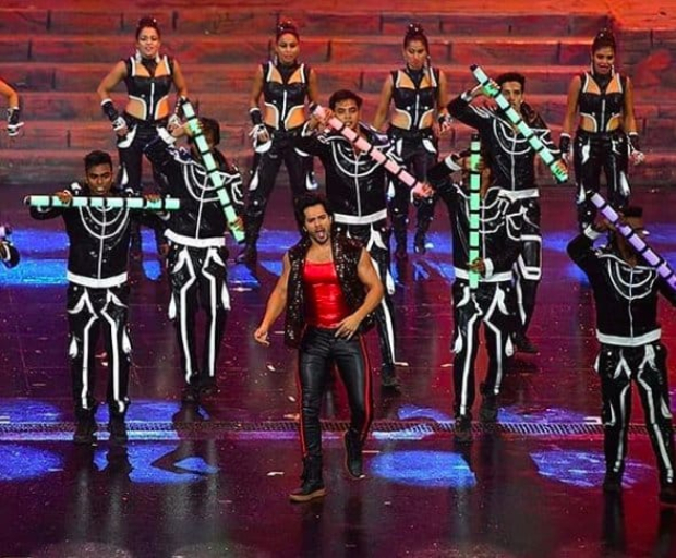 IIFA 2018: Varun Dhawan's electrifying performance on ‘Tamma Tamma Again’ is the highlight of the grand night; Kartik Aaryan makes his debut