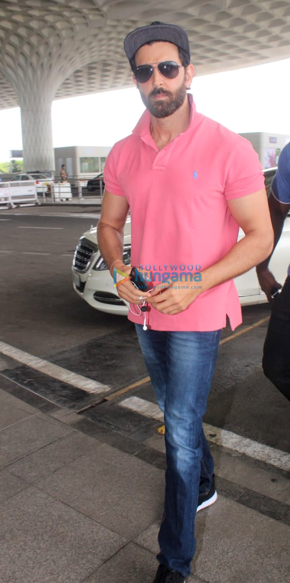 Hrithik Roshan, Anupam Kher and others snapped at the airport Hrithik Roshan, Anupam Kher and others snapped at the airport