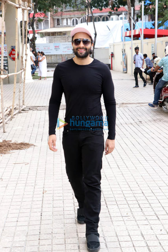 jackky bhagnani spotted at pvr juhu 6