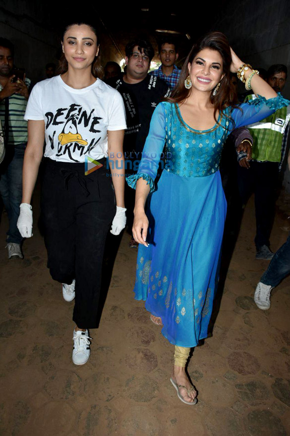 jacqueline fernandez juhi chawla and daisy shah grance a tree plantation event on world environment day 3