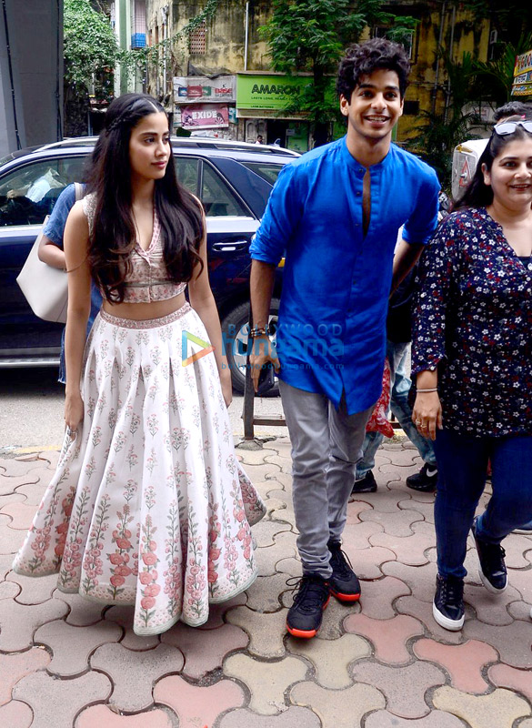 janhvi kapoor ishaan khatter and others snapped in mumbai 4