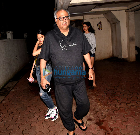 Janhvi Kapoor, Khushi Kapoor & Boney Kapoor visit Arjun Kapoor’s home