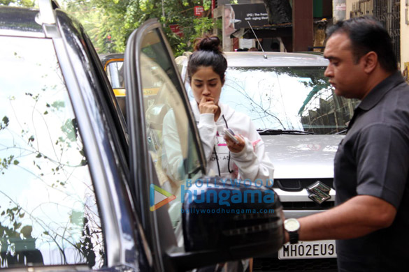 janhvi kapoor spotted at a clinic in juhu 1