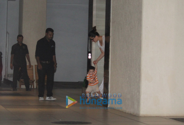 kareena kapoor khan and karisma kapoor spotted at taimur ali khans grandmothers house 1