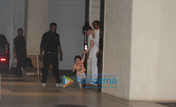 kareena kapoor khan and karisma kapoor spotted at taimur ali khans grandmothers house 2