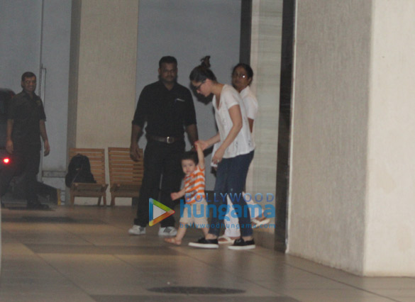 kareena kapoor khan and karisma kapoor spotted at taimur ali khans grandmothers house 3