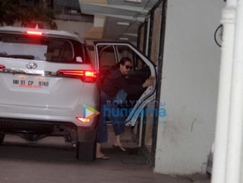 Kareena Kapoor Khan and Karisma Kapoor spotted at Taimur Ali Khan's grandmother's house