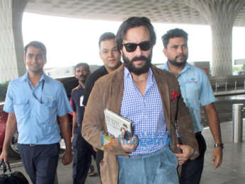 Kareena Kapoor Khan and Saif Ali Khan snapped at the airport