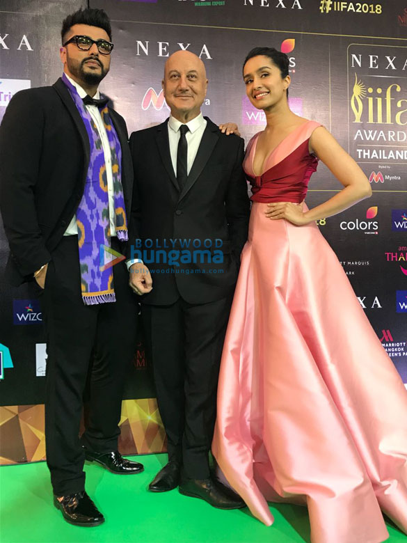 kartik aaryan zaira wasim bobby deol and others grace the iifa awards 2018 2 2