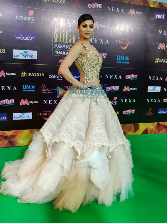 kartik aaryan zaira wasim bobby deol and others grace the iifa awards 201811