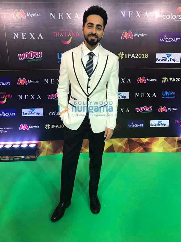 kartik aaryan zaira wasim bobby deol and others grace the iifa awards 201854 3