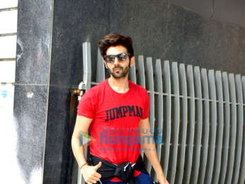 Kartik Aaryan spotted at gym in Bandra