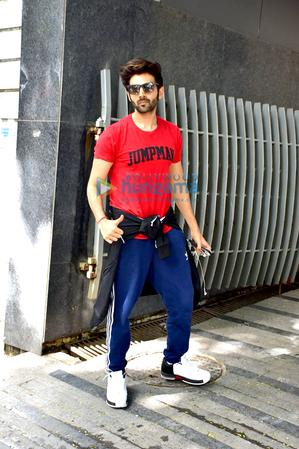 Kartik Aaryan spotted at gym in Bandra Kartik Aaryan spotted at gym in Bandra