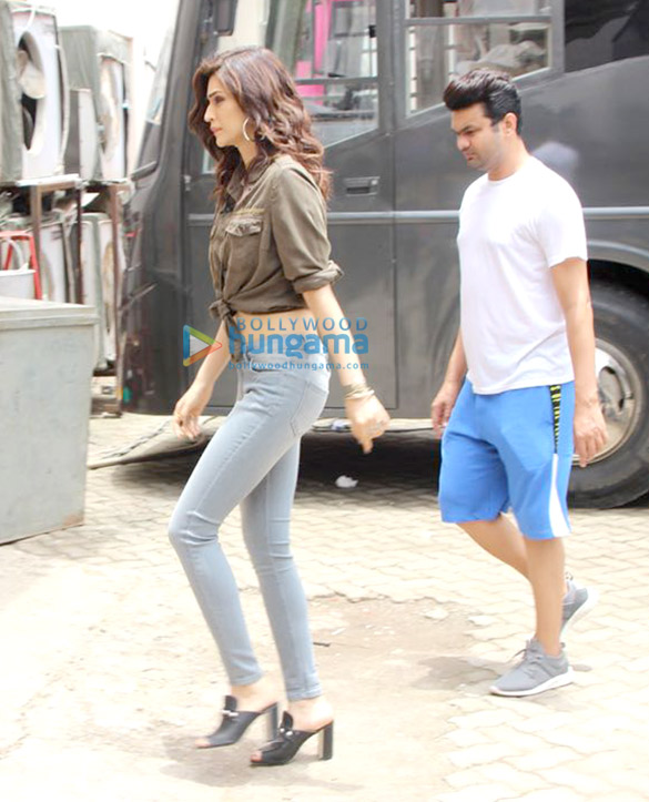 kriti sanon spotted at mehboob studio in bandra 3